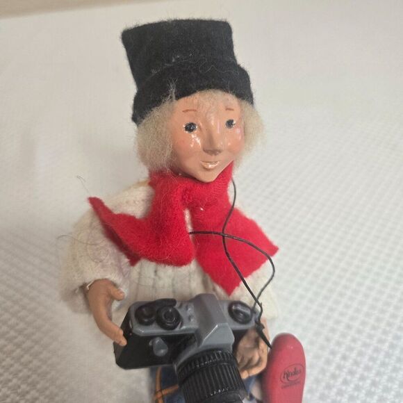 Byers Choice Kindles Christmas Ornament Photographer With Camera - Picture 3 of 6